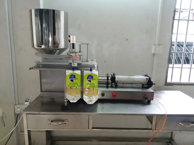 Machine de remplissage de sacs à bec verseur (4).jpg