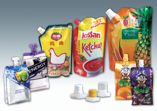 spout bags after filling Remplissage de sacs à bec verseur simple avec trémie .jpg