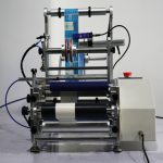 Machine d'étiquetage semi-automatique pour flacons ronds et seringues