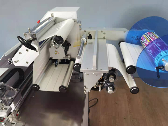 machine à étiqueter les saucisses (3).jpg