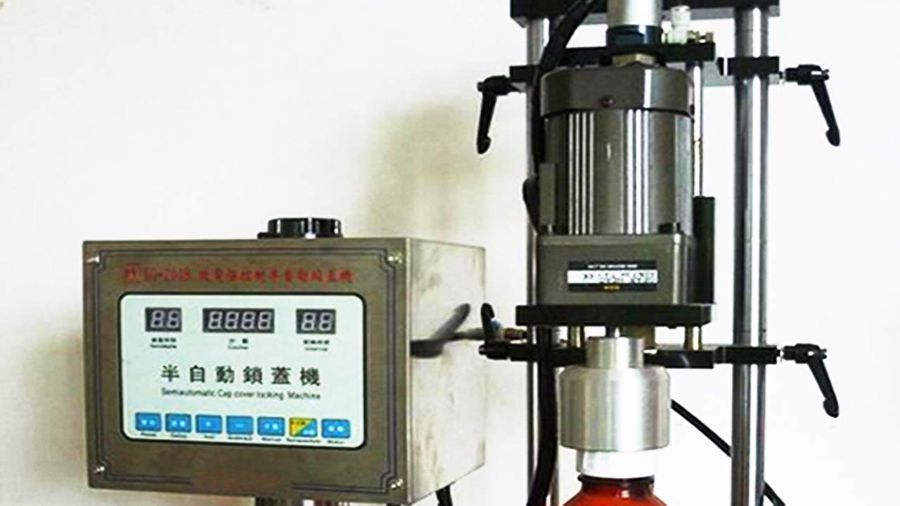 équipement de presse à capsuler.jpg