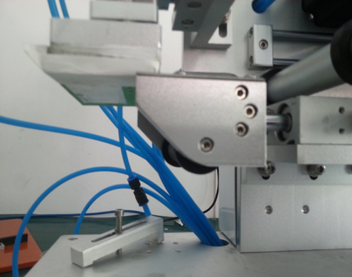 semi automatic flat bottles labeling equipment machine d'étiquetage à plat avec PLC avancé (2).jpg