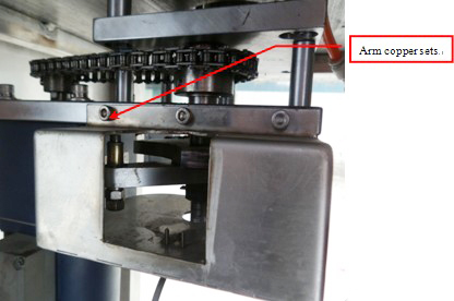 arm copper from capping screw capper equipment bras en cuivre de la machine à capsuler.jpg