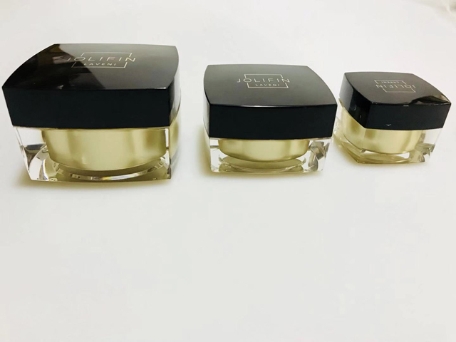 bocaux noirs carrés pour capsuleuse